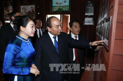 阮春福一行参观胡志明主席纪念区。（图片来源：越通社）