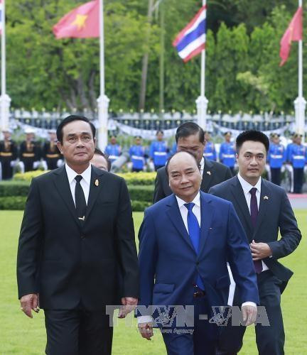 泰国总理巴育欢迎阮春福访泰。（图片来源：越通社）