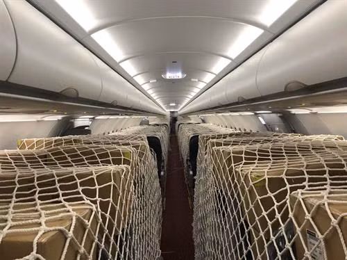 每天公司执行的货运航班约10个。越捷航空供图