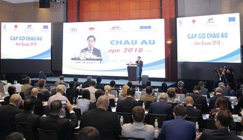 阮春福总理出席“2018年越南与欧洲相遇”会议 ảnh 1