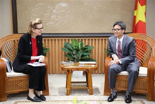 越南政府副总理武德儋11日在河内会见了联合国开发计划署驻越代表凯特林·维森