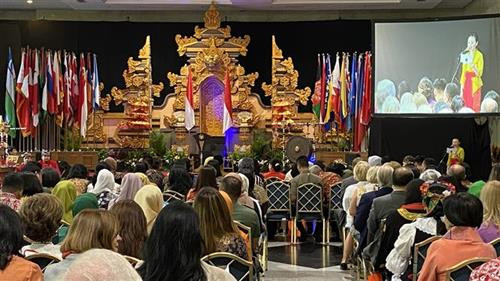 第52届国际慈善义卖活动从12月11日至12日在雅加达举行。图自越通社 第52届国际慈善义卖活动从12月11日至12日在雅加达举行。图自越通社