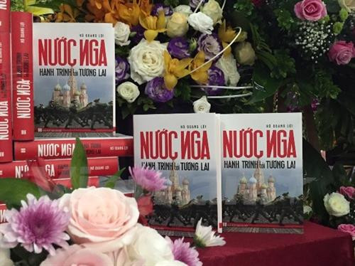 《俄罗斯—未来之征程》一书正式问世。（图片来源：越通社）