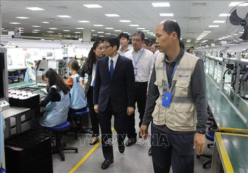 政府副总理武德儋走访了越南Sj Teach一人有限公司。图自越通社