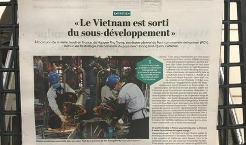 法国《人道报》（L’Humanité）在世界专栏上刊登了题为《越南已摆脱欠发达状况》的文章。（图片来源：互联网）