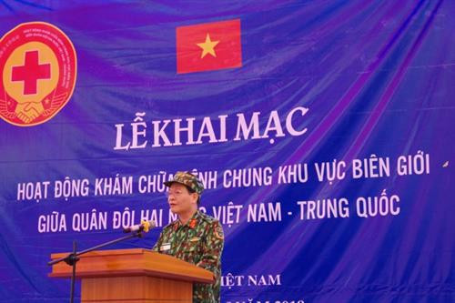 越南人民军总后勤局军医局局长阮春坚大校在开幕式发表讲话。图自互联网