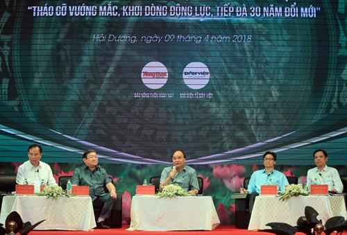 政府总理阮春福在会上发表讲话。越通社记者 统一 摄 政府总理阮春福在会上发表讲话。越通社记者 统一 摄