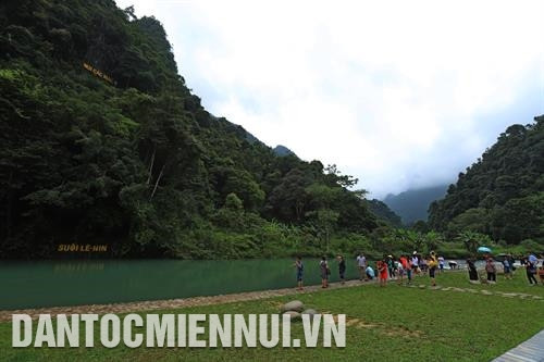地处河广县长河乡的北坡国家特殊遗迹区是高平省著名历史旅游景点 。记者 安成达 摄