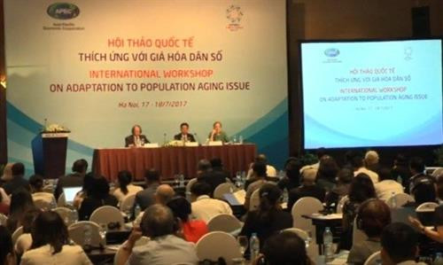 适应人口老龄化国际研讨会全景。(图片来源:http://moh.gov.vn) 适应人口老龄化国际研讨会全景。(图片来源:http://moh.gov.vn)