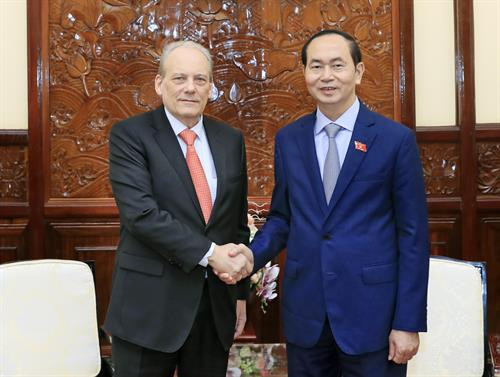 越南国家主席陈大光会见乌拉圭驻越大使。(图片来源:越通社) 越南国家主席陈大光会见乌拉圭驻越大使。(图片来源:越通社)