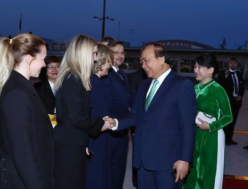 政府总理阮春福圆满结束对罗马尼亚和捷克进行的正式访问。图自越通社