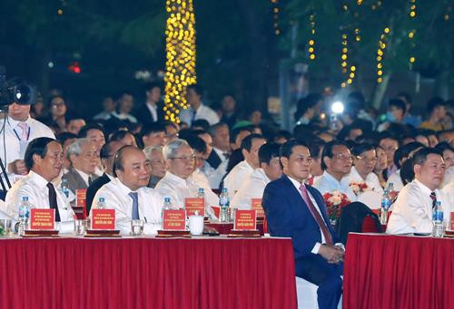 政府总管阮春福出席2019年凤凰花节开幕式。图自越通社