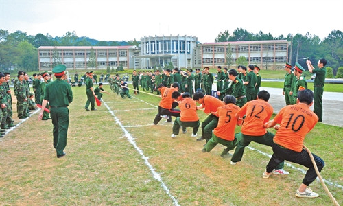 大叻陆军学院注重课外体育活动。 大叻陆军学院注重课外体育活动。