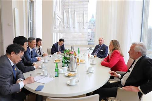 会见场景。图自越通社