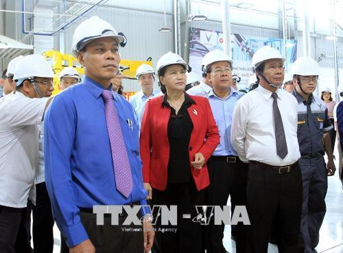 阮氏金银走访Vingroup 集团在海防市吉海廷武工业区的汽车和电动摩托车综合体。越通社记者 仲德 摄