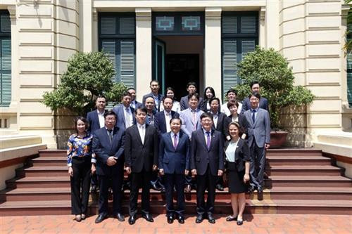 双方代表合影。图自越通社 双方代表合影。图自越通社