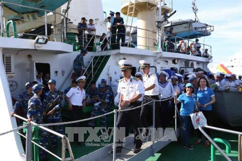 运输船准备启航前往长沙群岛(图片来源:越通社) 运输船准备启航前往长沙群岛(图片来源:越通社)