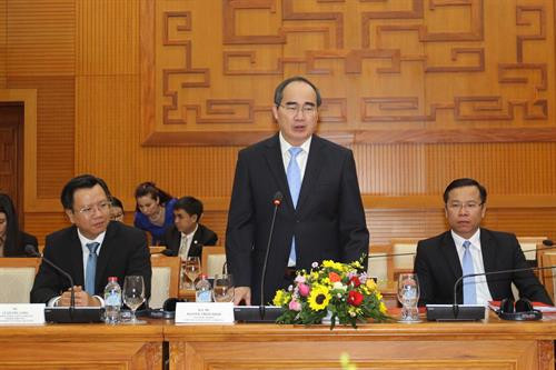 胡志明市市委书记阮善仁会见中发表讲话。（图片来源：越通社）