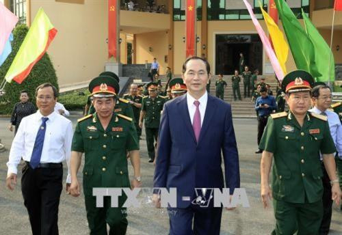 越南国家主席陈大光走访慰问第四军干部战士。越通社记者 颜创 摄 越南国家主席陈大光走访慰问第四军干部战士。越通社记者 颜创 摄