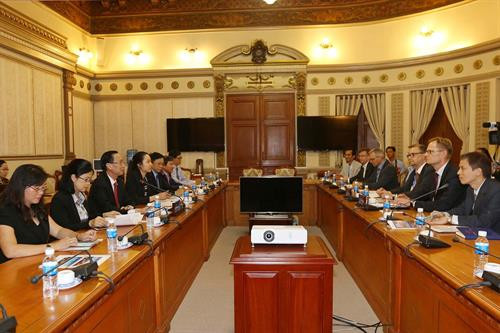 双方举行会谈。(图片来源:越通社) 双方举行会谈。(图片来源:越通社)