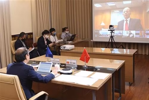 东盟-美国跨部门高级官员召开视频会议。图自越通社 东盟-美国跨部门高级官员召开视频会议。图自越通社