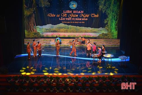 2018年第四次宜静喻唱民歌宜安河静两省大联欢 图自《河静报》 2018年第四次宜静喻唱民歌宜安河静两省大联欢 图自《河静报》