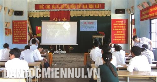 姓灵县农业部门举行农作物间作研讨会。