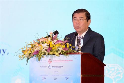 胡志明市人民委员会主席阮成峰在开幕式上发表讲话。图自互联网