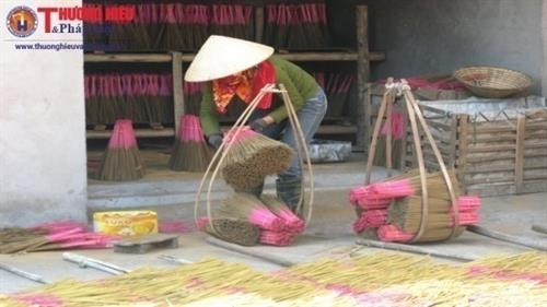 每逢春节来到国俊乡,到处都能看到人民忙呼呼参加香火制作各个步骤这一场景。(图片来源于互联网) 每逢春节来到国俊乡,到处都能看到人民忙呼呼参加香火制作各个步骤这一场景。(图片来源于互联网)