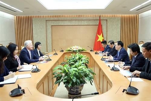 12月11日上午，越南政府副总理王廷惠会见新加坡Clermont投资集团总裁兼创始人理查德·詹德勒。图自因特网