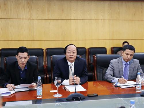 越南自然与资源环境部副部长武俊（中）发表讲话。（图片来源：http://moitruong.net.vn）)