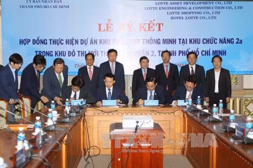 签署仪式场景。(图片来源:越通社) 签署仪式场景。(图片来源:越通社)