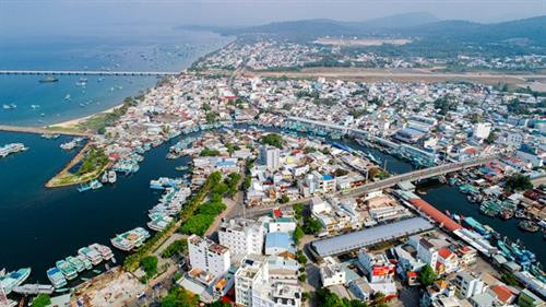 坚江省的旅游领域的项目共有300多个，投资总额达337.3万亿越盾。图自互联网