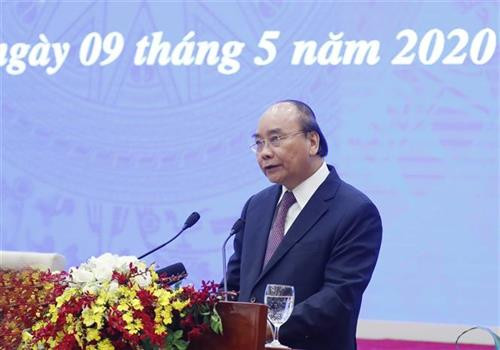 阮春福在会上发表讲讲话。图自越通社