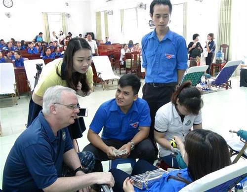 献血救人活动。图自越通社