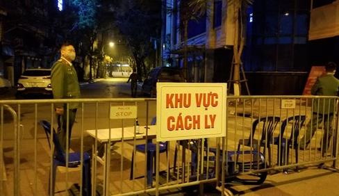 职能机构对巴亭郡竹白坊竹白街进行隔离。图自互联网
