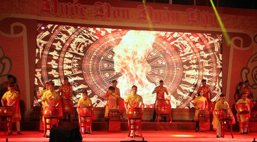 广治省阮主历史遗迹国家级遗迹证书受证仪式上的文艺演出。图自越通社