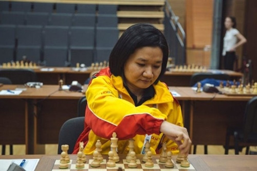 越南棋手黄氏宝簪在比赛中（图片来源：体育报）