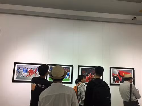 第二次新闻摄影展现场。图自http://toquoc.vn