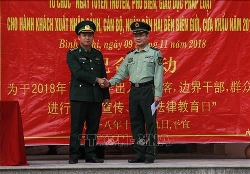 越中两国边防部队代表合影。图自越通社