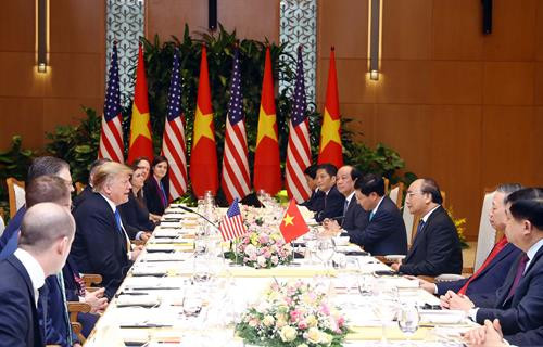 越南政府总理阮春福会见美国总统特朗普的场景。图自越通社