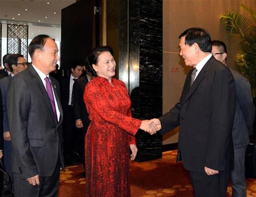 越南国会主席阮氏金银与中国江苏省省委书记。图自越通社