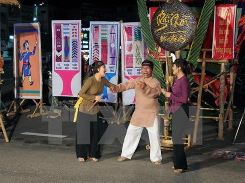 越南发牌唱曲艺术人类非物质文化遗产代表作证书迎接仪式将于5月在平定省举行 ảnh 1