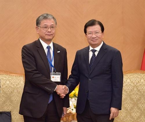 越南政府副总理郑廷勇在首都河内会见日本人民外交促进会副主席Onoi Yoshiki。图自越通社
