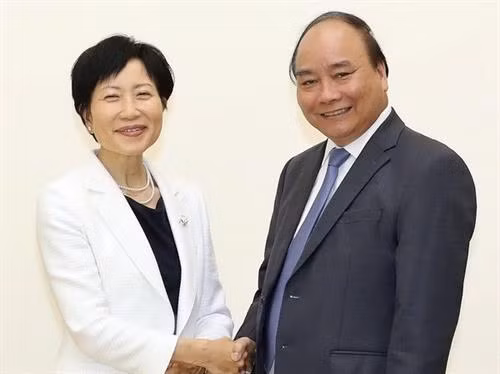 越南政府总理阮春福会见全球环境基金首席执行官兼主席石井菜穗子。越通社记者 统一 摄