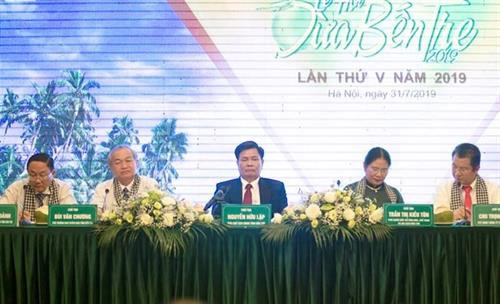 槟椥省人民委员会领导参加在河内举行的新闻发布会。图自https://baodautu.vn 槟椥省人民委员会领导参加在河内举行的新闻发布会。图自https://baodautu.vn