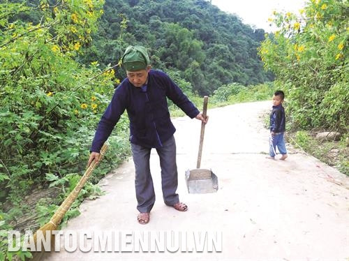 李悬芙为凝聚村寨社区的团结做出贡献，为边境地区少数民族同胞带来丰衣足食和幸福的生活。