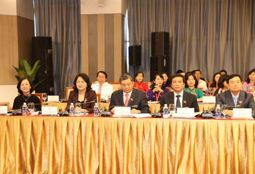 出席“女性代表在国会活动中的作用”研讨会的代表。(图片来源:越通社) 出席“女性代表在国会活动中的作用”研讨会的代表。(图片来源:越通社)