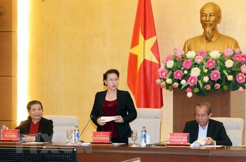 国会主席阮氏金银发表讲话。(图片来源:越通社) 国会主席阮氏金银发表讲话。(图片来源:越通社)