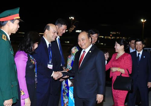 越南政府阮春福总理离开东京 启程回国 图自越通社